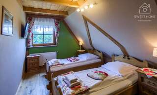 Отели типа «постель и завтрак» Góralski Dwór Косцелиско Стандартный двухместный номер с 2 отдельными кроватями и видом на горы-1