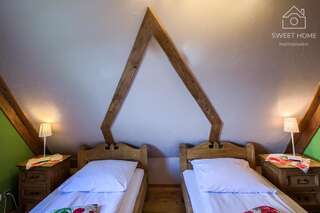 Отели типа «постель и завтрак» Góralski Dwór Косцелиско Стандартный двухместный номер с 2 отдельными кроватями и видом на горы-4